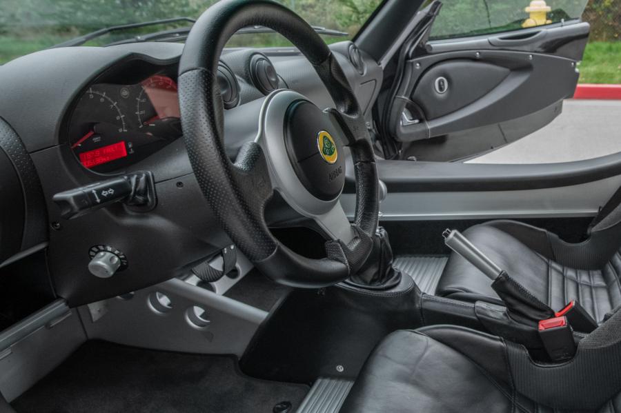 Детали интерьера Lotus Exige S240 2008 года  (фото 81 из 108)